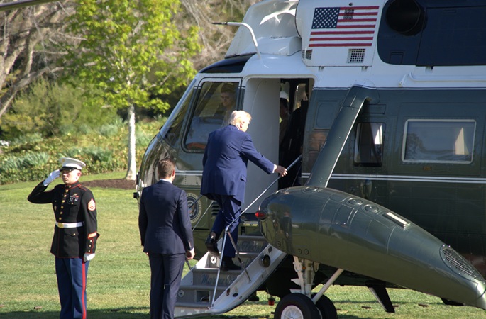 FAA tutkii Trumpin Marine One -helikopterin toimintakatkosta: WSJ 1