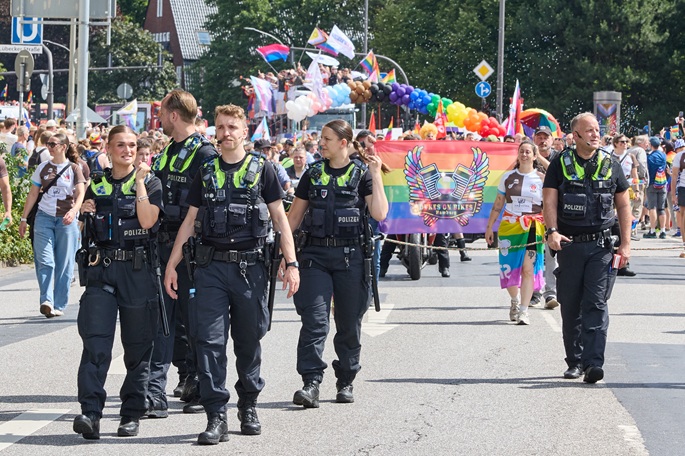 Hampurin Pride ilmensi solidaarisuutta Berliinin hyökkäyksen jälkeen 1