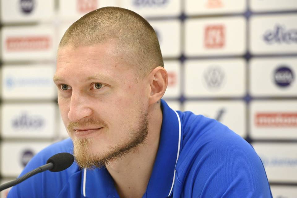 Huuhkajien kaikissa EM-kisaotteluissa esiintynyt Joni Kauko siirtyy Suomen kolmanneksi korkeimmalle sarjatasolle. 1
