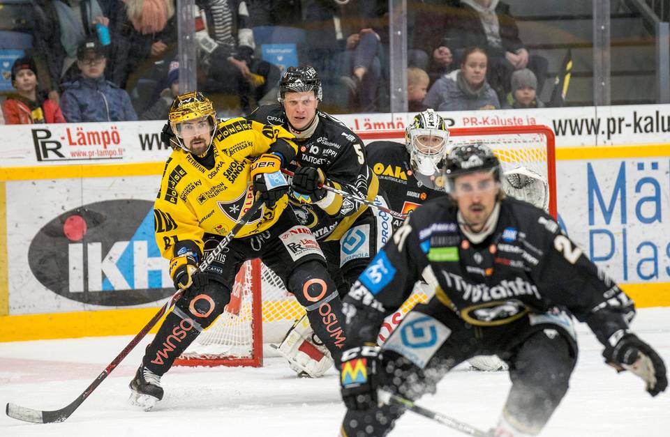 Iisalmen jäähallissa lauantaina esiintyy merkittäviä jääkiekon tähtiä. Iisalmen jäähallissa lauantaina esiintyy merkittäviä jääkiekon tähtiä. 2