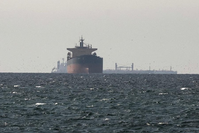 Iran ei salli luvattomia reittejä Hormuzinsalmen kautta, kohdistaa tarvittaessa Yhdysvaltojen aluksiin. 1