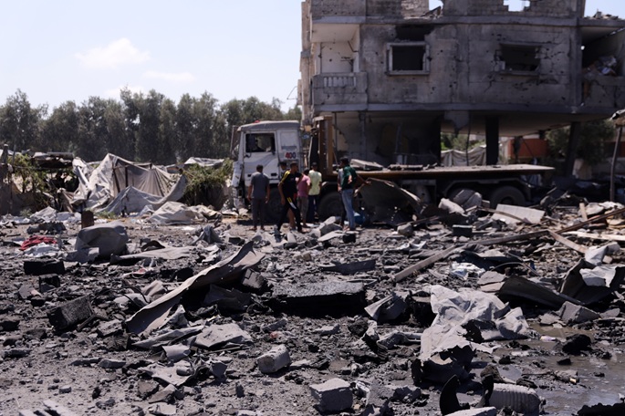 Israeli airstrikes kill 3 in West Bank, 3 in Gaza 2 Israeli airstrikes kill 3 in West Bank, 3 in Gaza 1