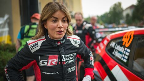Janni Hussin tanssi ”meni överiksi” – rallimaailmasta tulee tukea 1