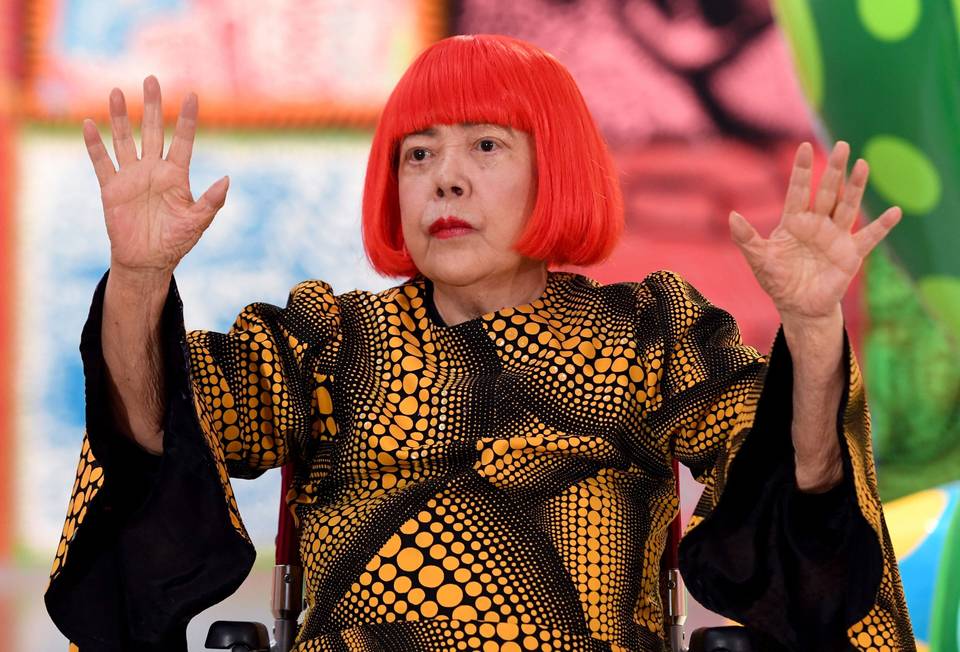 Japanilainen nykytaiteilija Yayoi Kusama on menehtynyt. 1