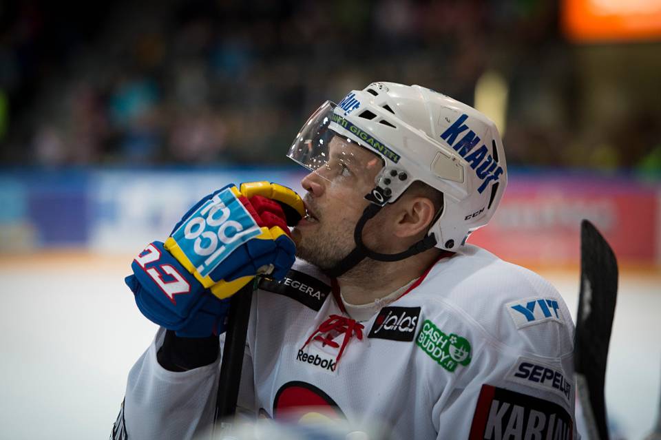 Jarkko Ruutu tuo esiin suomalaisen jääkiekon merkittävimmän kehitysalueen – ratkaiseva ero syntyy jäällä tapahtuvan toiminnan ulkopuolella. Jarkko Ruutu tuo esiin suomalaisen jääkiekon merkittävimmän kehitysalueen – ratkaiseva ero syntyy jäällä tapahtuvan toiminnan ulkopuolella. 4