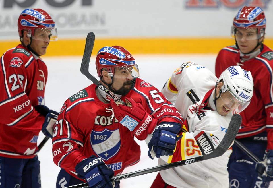 Jarkko Ruutua kritisoitiin hänen pelitapansa vuoksi – nyt hän avaa, miksi se oli perusteltua. Jarkko Ruutua kritisoitiin hänen pelitapansa vuoksi – nyt hän avaa, miksi se oli perusteltua. 6