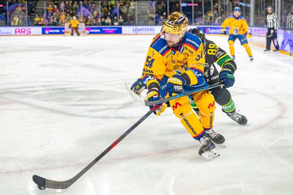 Jesper Piitulainen päätti siirtyä KalPaan ja Kuopioon näistä syistä. Jesper Piitulainen päätti siirtyä KalPaan ja Kuopioon näistä syistä. 3