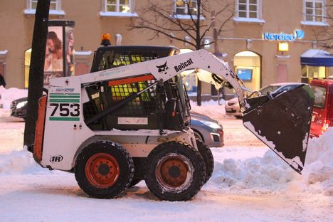 Kalle Rovanperä etsii telakuormaajaa Instagramissa 2 Kalle Rovanperä etsii telakuormaajaa Instagramissa 1