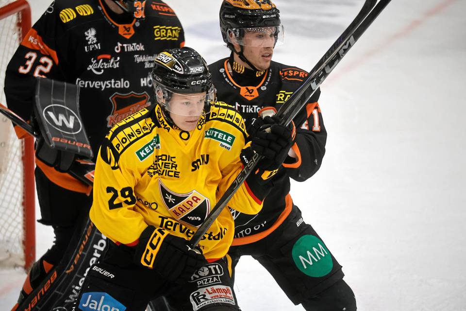 KalPa-pelaajat esittelevät taitojaan MM-kisajoukkueen valitsijoille 1