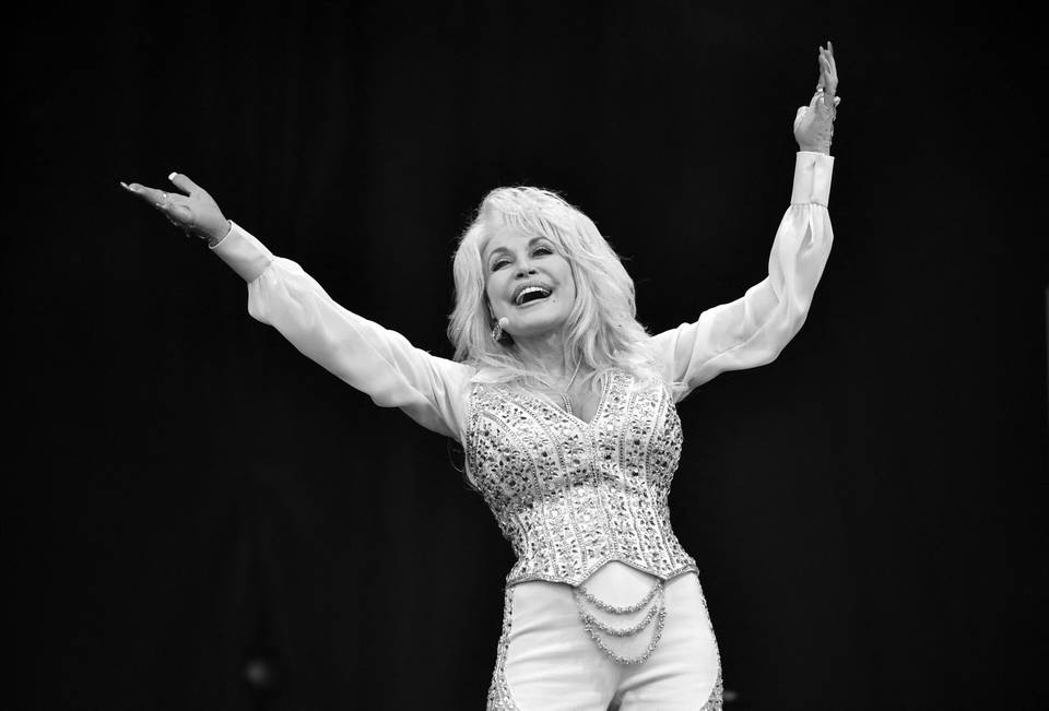 Kantrimusiikin tähti Dolly Parton on menehtynyt. 1
