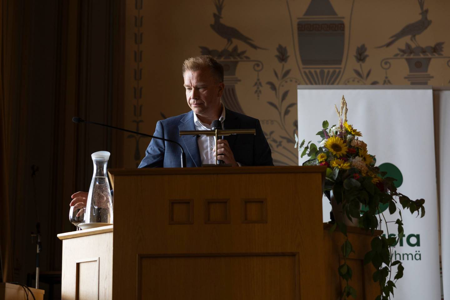 Keskusta tavoittelee nykyistä enemmän vastikkeellista sosiaaliturvaa. 1