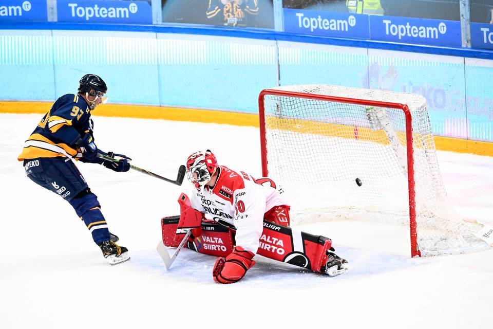 Kiekkokauden avaus Satakunnan derby sai päätöksensä – tähtihyökkääjä teki upean rangaistuslaukausmaalin Kiekkokauden avaus Satakunnan derby sai päätöksensä – tähtihyökkääjä teki upean rangaistuslaukausmaalin 1