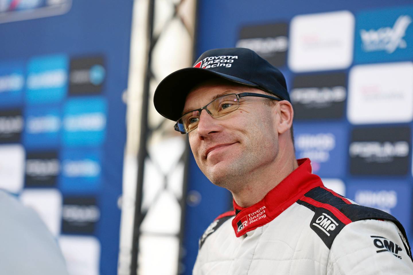 Kokenut kuljettaja Jari-Matti Latvala on voiton kynnyksellä Jyväskylän MM-rallissa – Teemu Suninen tavoittelee tiukasti kärkipaikkaa. Kokenut kuljettaja Jari-Matti Latvala on voiton kynnyksellä Jyväskylän MM-rallissa – Teemu Suninen tavoittelee tiukasti kärkipaikkaa. 1