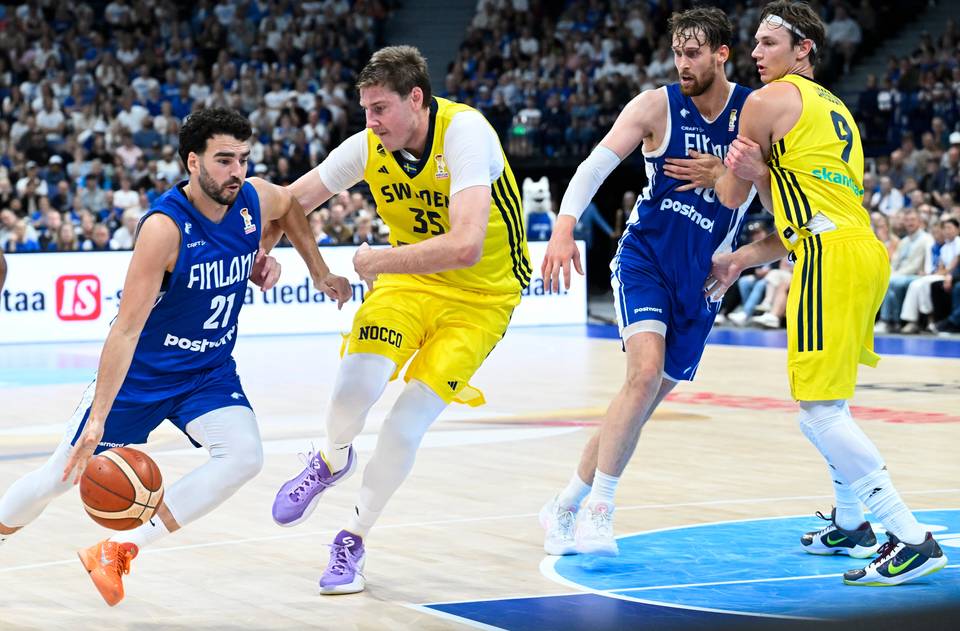 Koripallomaajoukkue hävisi Ruotsille Koripallomaajoukkue hävisi Ruotsille 1