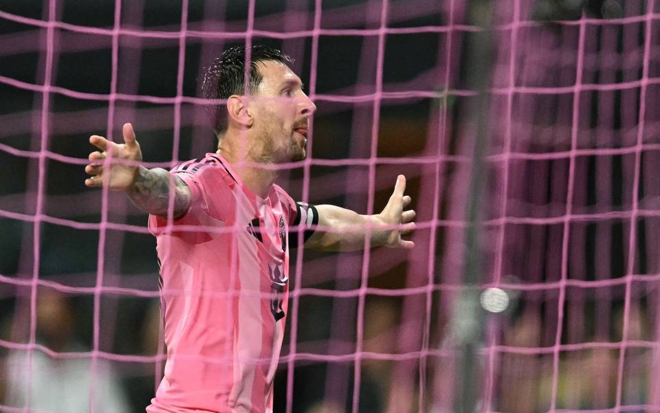 Lionel Messi teki kaksi maalia ja rikkoi ennätyksen. Lionel Messi teki kaksi maalia ja rikkoi ennätyksen. 1