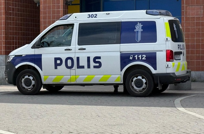 Mies kohtaa syytteitä hakaristilipun nostamisesta pihalle. 1