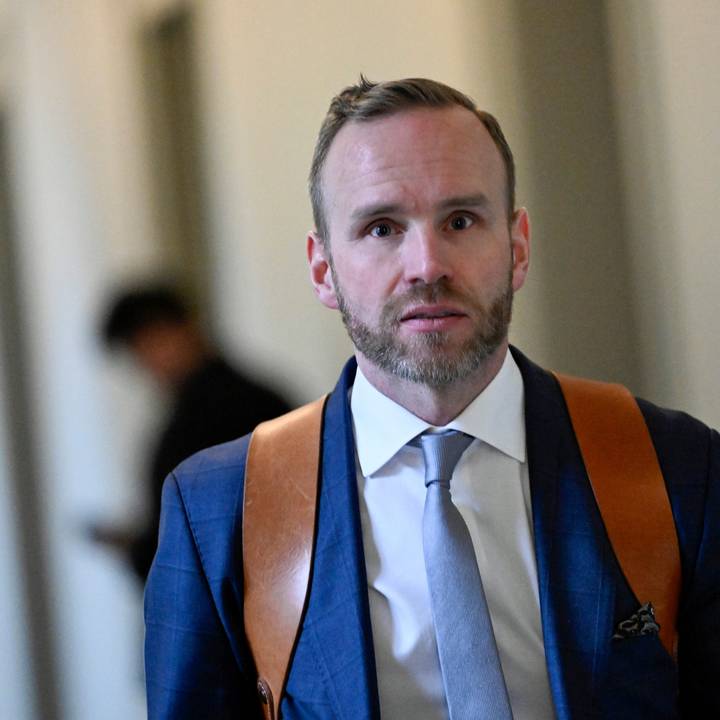 Ministeri Mika Poutalan varvas poistettiin kirurgisesti. 3