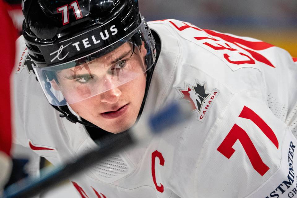 NHL:n teinitähti Macklin Celebrini: Olisin valmis ottamaan C:n rintaansa 1