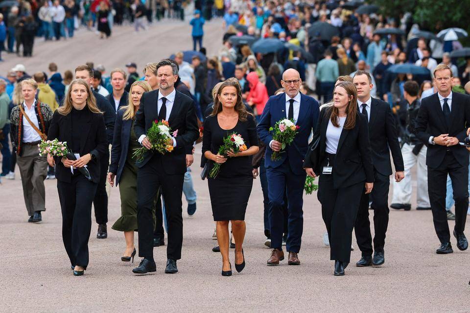 Norjan suru kuninkaan poismenon johdosta – katso liikuttavat kuvat 10