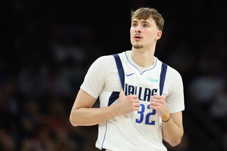 Nuoren NBA-tähden erittäin arvokas keräilykortti löydettiin Nuoren NBA-tähden erittäin arvokas keräilykortti löydettiin 1