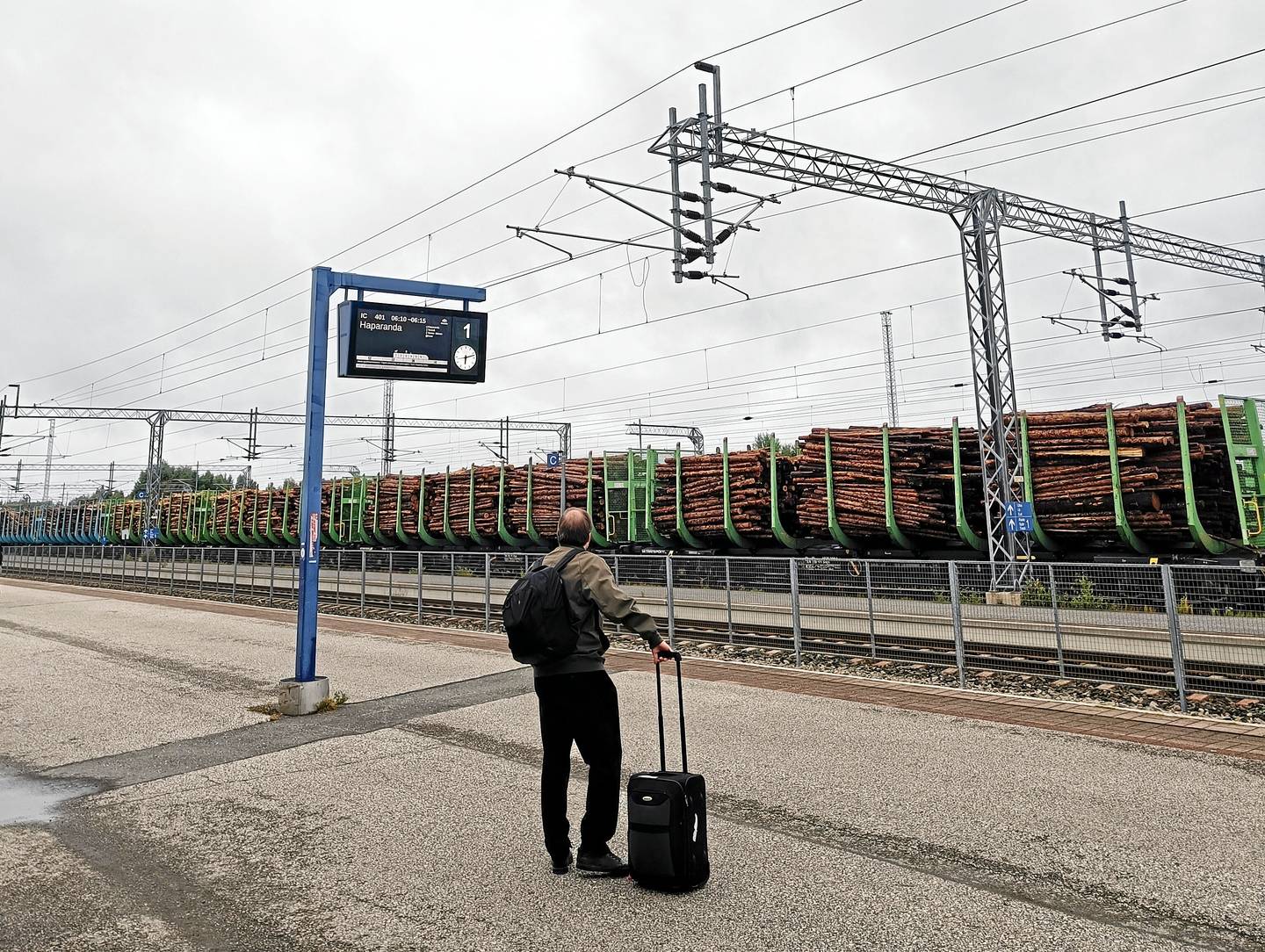 Nuuska- ja bensaralli sekä tyhjät junavaunut – Kävimme läpi uuden junayhteyden Ruotsiin Nuuska- ja bensaralli sekä tyhjät junavaunut – Kävimme läpi uuden junayhteyden Ruotsiin 1