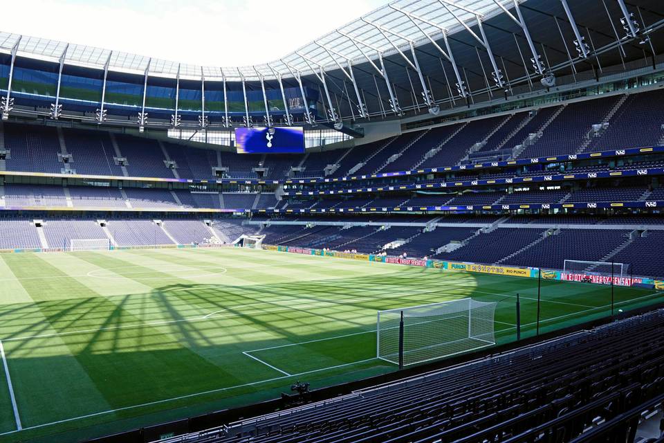 Pasi Rautiainen nousi suuren stadionin katolle, vaikka korkeanpaikankammo haastoi – "Oi saatana" Pasi Rautiainen nousi suuren stadionin katolle, vaikka korkeanpaikankammo haastoi – "Oi saatana" 1