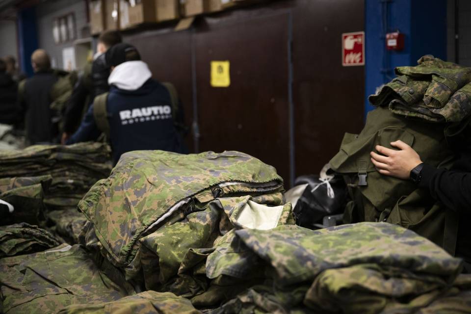 Pesäpalloilijat saattavat tulevaisuudessa päästä Puolustusvoimien urheilukoulutukseen. Pesäpalloilijat saattavat tulevaisuudessa päästä Puolustusvoimien urheilukoulutukseen. 1