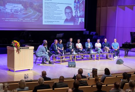 Petteri Summanen onnittelee Hjallis Harkimoa naimisiinmenosta: ”Rakkaus saa sinettinsä” 3