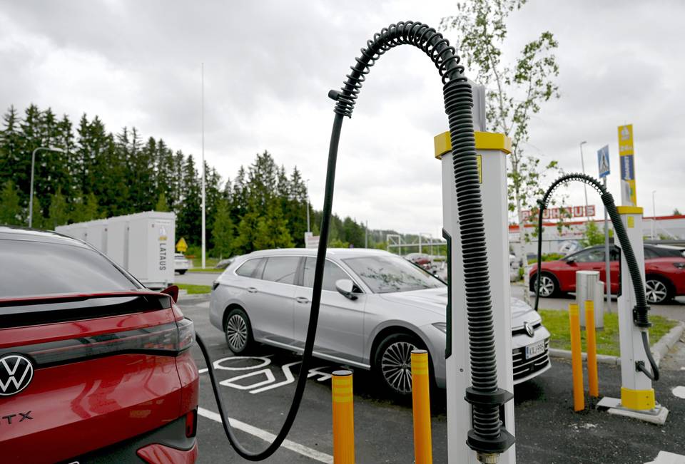 Pohjola Vakuutus: Sähköautojen onnettomuuskorvaukset huomattavasti korkeampia kuin muiden ajoneuvojen. Pohjola Vakuutus: Sähköautojen onnettomuuskorvaukset huomattavasti korkeampia kuin muiden ajoneuvojen. 1
