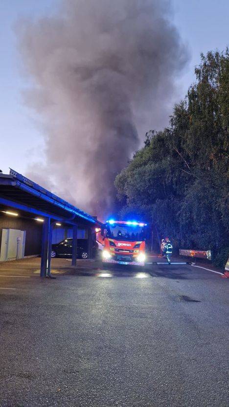 Raju autopalo sytytti rivitaloasunnon Helsingin Puistolassa – asukkaat evakuoitu 3