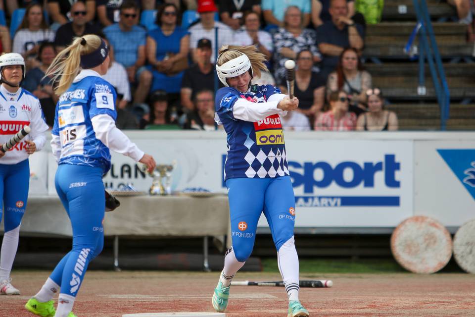 Runkosarjan voittaja Jussittaret varmisti paikan välierissä, JoMa siirsi ratkaisun kotikentälleen. Runkosarjan voittaja Jussittaret varmisti paikan välierissä, JoMa siirsi ratkaisun kotikentälleen. 1