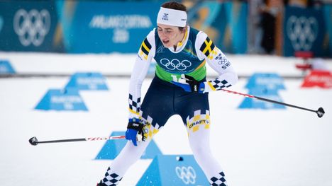 Ruotsin hiihtotähti Ebba Andersson muuttaa harjoitteluaan polvivamman vuoksi 1