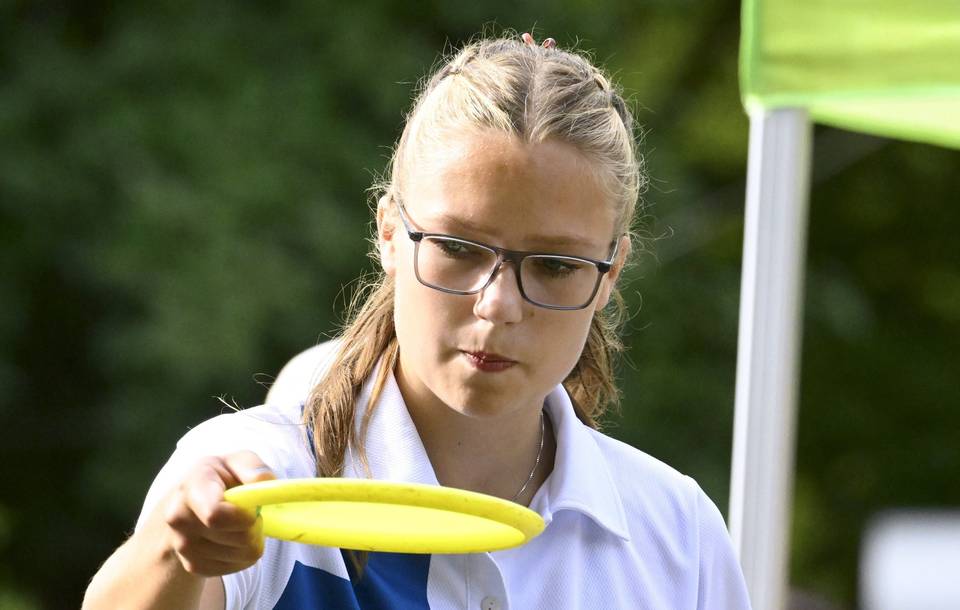 Sairastelut voittanut Silva Saarinen osoitti tarkkuutta – voitti frisbeegolfin parikilpailun Sairastelut voittanut Silva Saarinen osoitti tarkkuutta – voitti frisbeegolfin parikilpailun 1