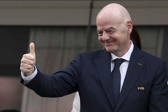 Saksalainen huippujalkapallojohtaja toivoo 'mahtavan' Infantinon eroa FIFA:sta 1
