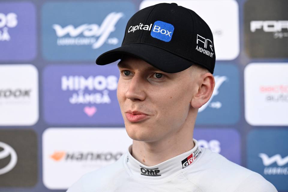 Sami Pajari lähtee päätöspäivään Suomen MM-rallissa kärkipaikalta. Sami Pajari lähtee päätöspäivään Suomen MM-rallissa kärkipaikalta. 1