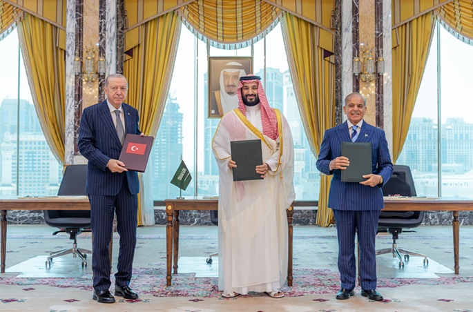 Saudi-Arabia, Turkki ja Pakistan allekirjoittivat yhteisen puolustus-sopimuksen. 1