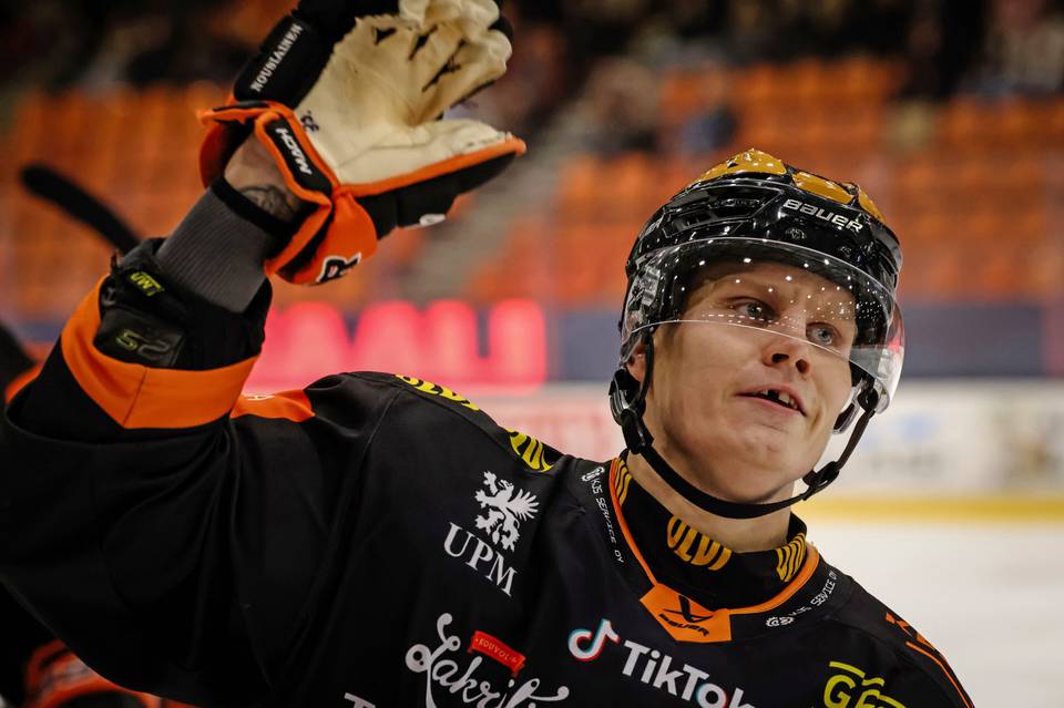 Savolaisperäinen MM-hopeamitalisti pysyy KooKoon kapteenistossa. Savolaisperäinen MM-hopeamitalisti pysyy KooKoon kapteenistossa. 1