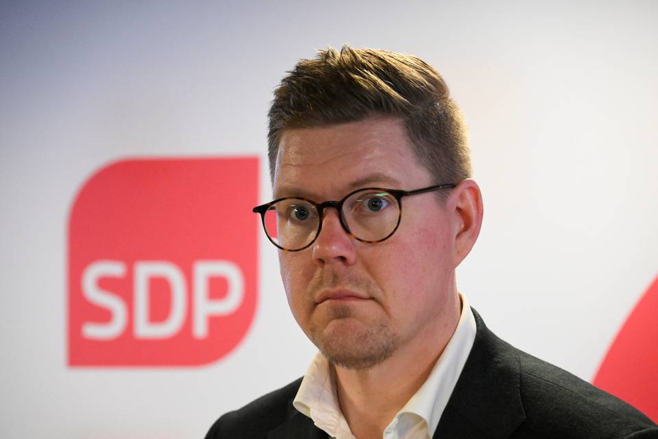 SDP ehdottaa tilapäistä puolustusveroa – viisi miljardia kerättäisiin veronkorotuksilla. SDP ehdottaa tilapäistä puolustusveroa – viisi miljardia kerättäisiin veronkorotuksilla. 1