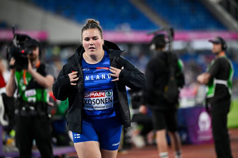 Silja Kosonen saavutti karsintarajan ensimmäisellä heitollaan, Krista Tervo myös EM-finaaliin. Silja Kosonen saavutti karsintarajan ensimmäisellä heitollaan, Krista Tervo myös EM-finaaliin. 1