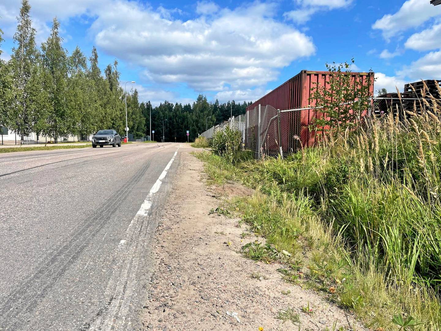 Silminnäkijä kuvailee Tuusulan mopomiitin tapahtumia: "Ilman aitaa mopoilija olisi todennäköisesti menehtynyt." Silminnäkijä kuvailee Tuusulan mopomiitin tapahtumia: "Ilman aitaa mopoilija olisi todennäköisesti menehtynyt." 1