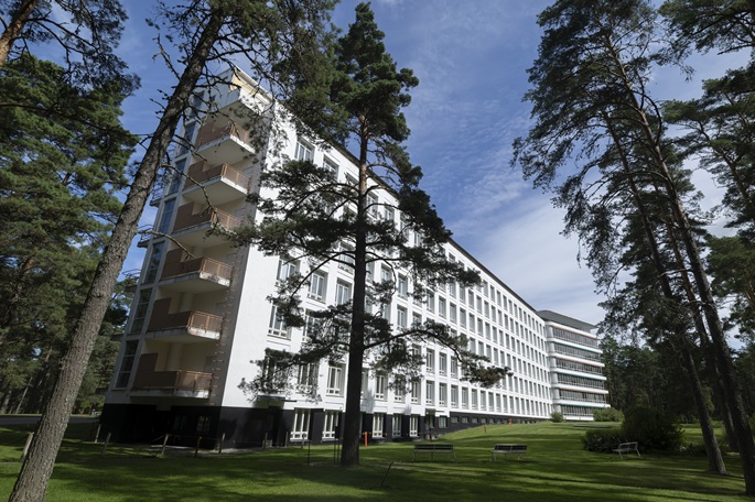 Suomalainen arkkitehti tuo modernismiin inhimillistä ulottuvuutta. 1