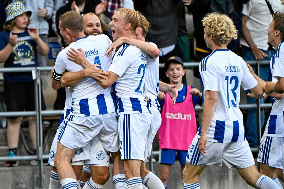 Teemu Pukki vaihdosta kentälle ja teki maalin – HJK pelasi tasan Motherwellin kanssa 1