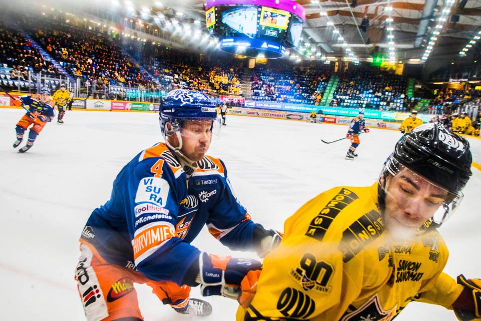 Teemu Suhonen aloittaa Savon Sanomien jääkiekkoasiantuntijana. Teemu Suhonen aloittaa Savon Sanomien jääkiekkoasiantuntijana. 2