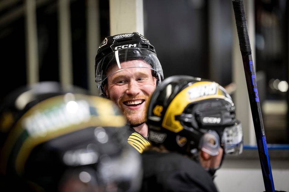Teemu Suhonen odottaa suuria tuorelta KalPan pelaajahankinnalta – Katso urheilustudio! Teemu Suhonen odottaa suuria tuorelta KalPan pelaajahankinnalta – Katso urheilustudio! 3