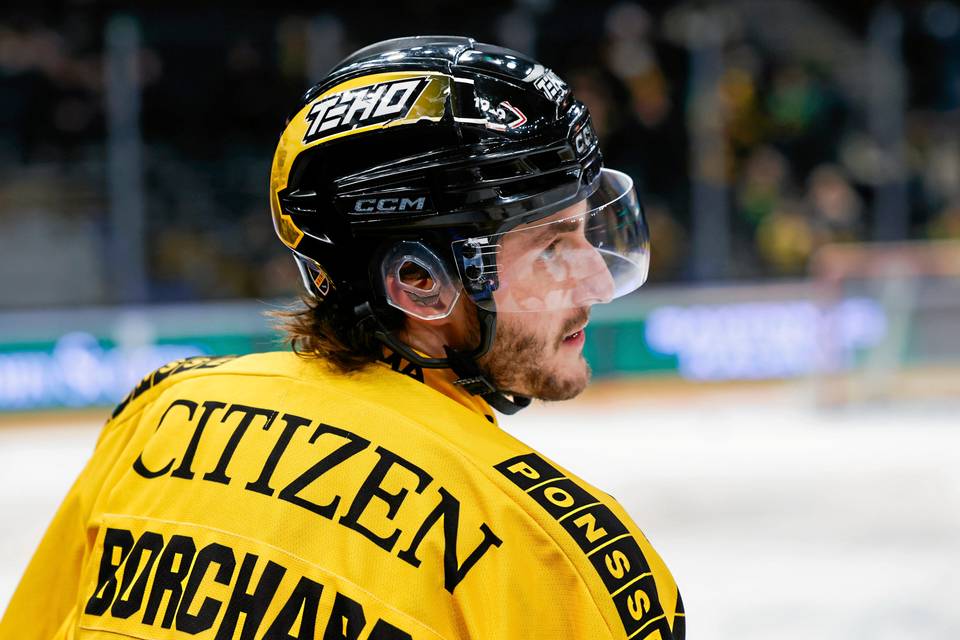 Teemu Suhonen odottaa suuria tuorelta KalPan pelaajahankinnalta – Katso urheilustudio! Teemu Suhonen odottaa suuria tuorelta KalPan pelaajahankinnalta – Katso urheilustudio! 4