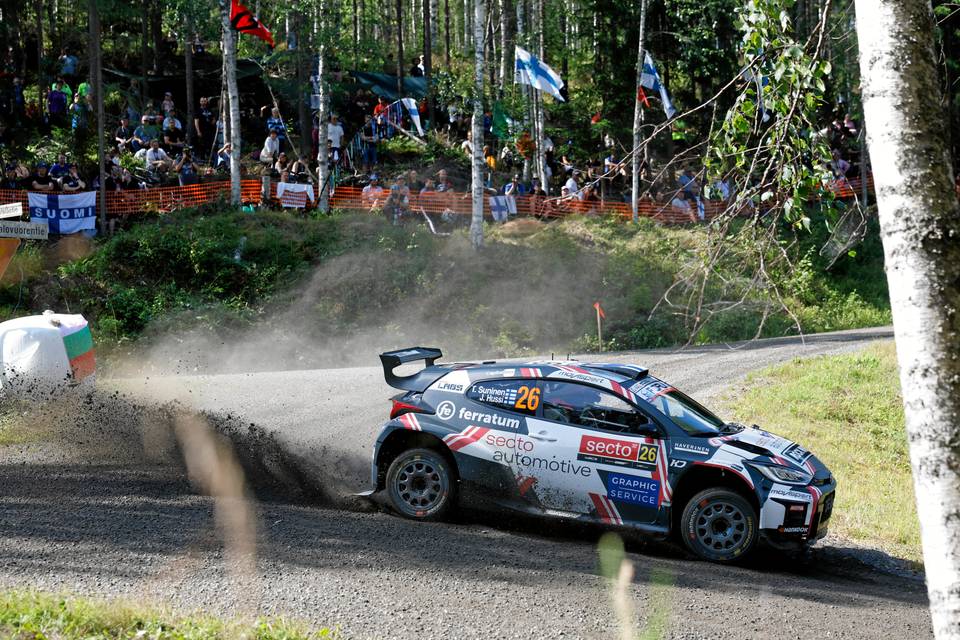 Teemu Sunisen ja Janni Hussin rallikilpailulle dramaattinen käänne – tuomaristo määräsi merkittävän aikasakon 2
