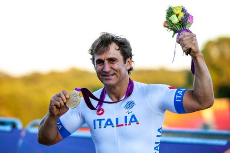 Italialainen kilpa-autoilija ja paralympiavoittaja Alex Zanardi kuollut 59-vuotiaana 7