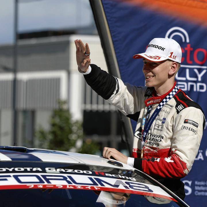 Toimittaja Ari Mäntylä arvioi Jyväskylän MM-rallia videolla: "41-vuotias Latvala hallitsee tilannetta..." 1