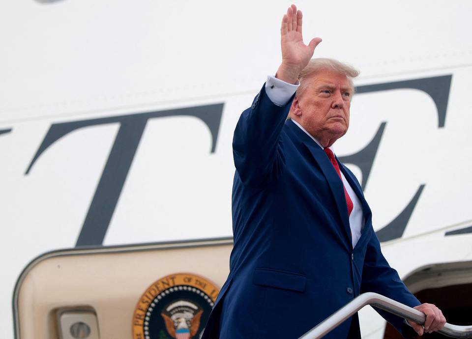 Trump myöntää vaihtaneensa lentokonetta salaa Turkin Naton kokouksesta poistumisen yhteydessä. Trump myöntää vaihtaneensa lentokonetta salaa Turkin Naton kokouksesta poistumisen yhteydessä. 1