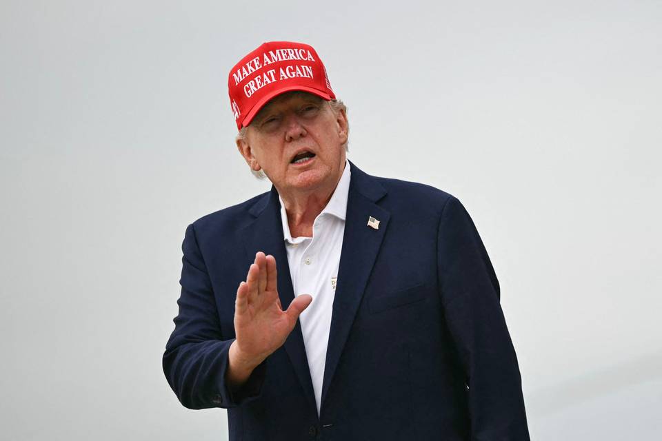 Trump varoittaa Omania mahdollisista iskuista, jos maa häiritsee Yhdysvaltojen aikeita Hormuzinsalmen avaamiseksi. Trump varoittaa Omania mahdollisista iskuista, jos maa häiritsee Yhdysvaltojen aikeita Hormuzinsalmen avaamiseksi. 1